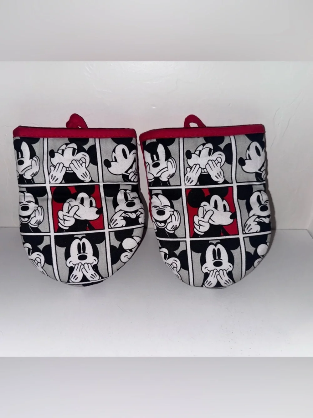 Disney Mickey Mouse 2 Pack Mini Mittens Kitchen Oven Mitts Mickey Mouse F3